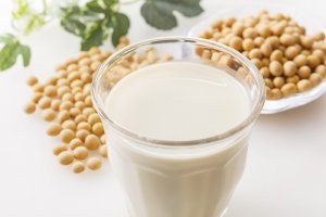 増えるニキビに大豆イソフラボン！豆乳の栄養素6つと簡単豆乳レシピ